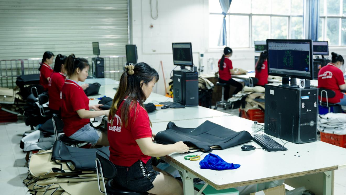 How to Choose a Reliable Seat Cover Manufacturer for Your Business